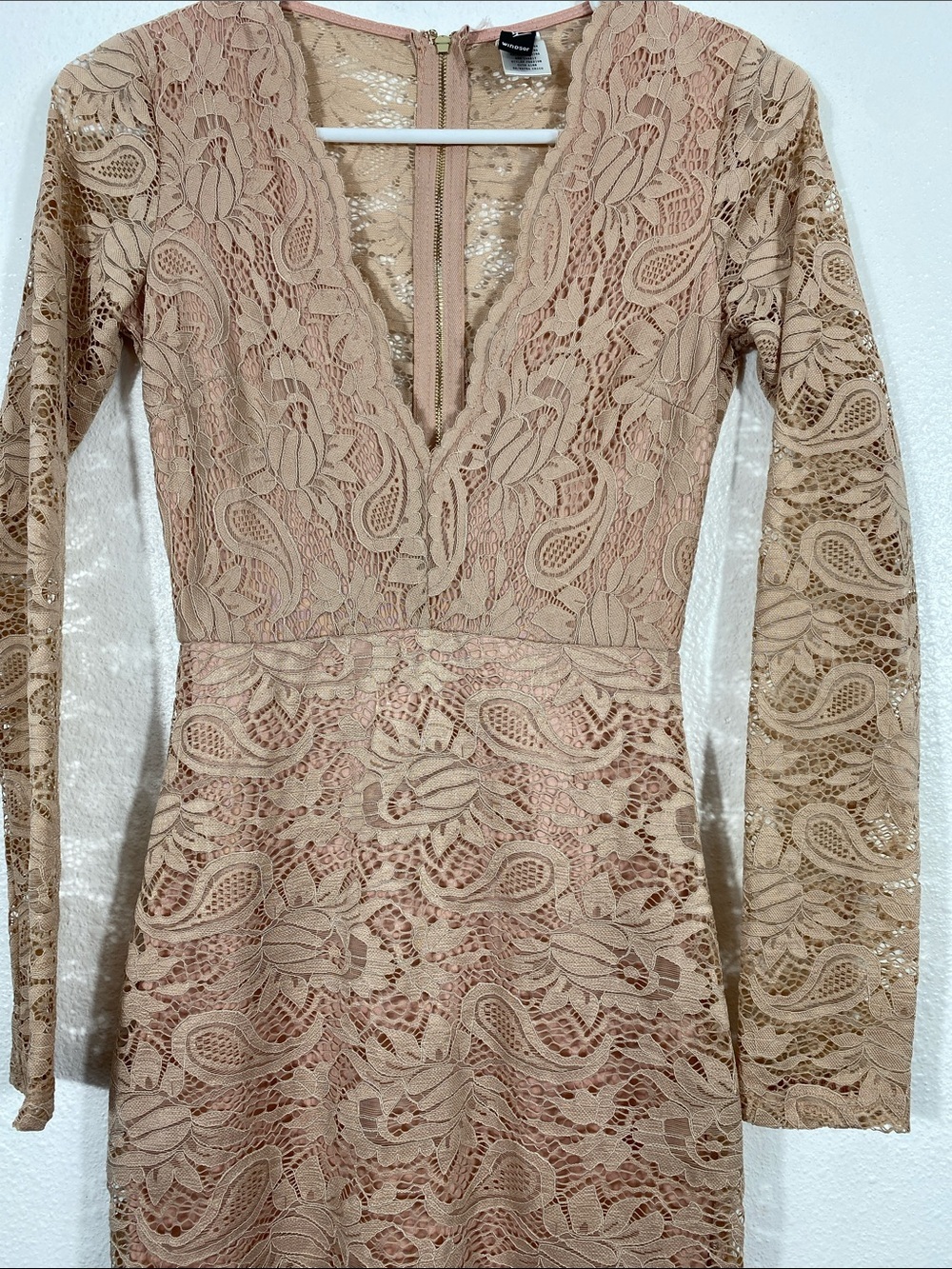 Windsor Long Sleeve Lace Bodycon Dress in Blush Size XS 90% Nylon - Picture 4 of 16